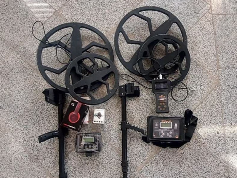 ۲ دستگاه فلزیاب در چوار کشف شد