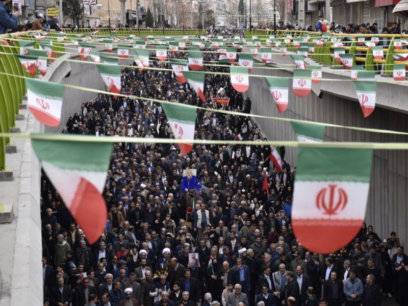 حضور پرشور ملت، خط بطلان بر یاوه‌ها