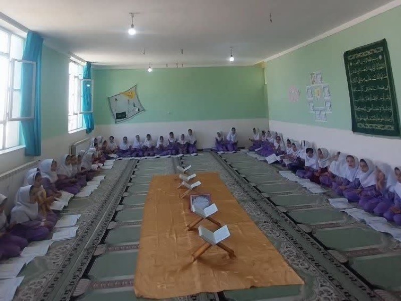 برگزاری محفل انس با قرآن در مدارس مهران برگزاری محفل انس با قرآن در مدارس مهران