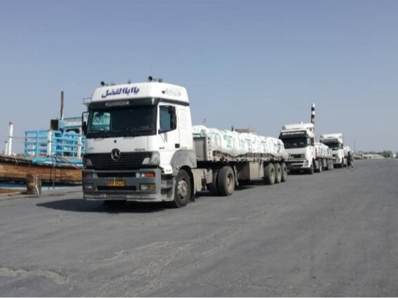 تردد روزانه ۴۰۰ کامیون کالا از مرز مهران