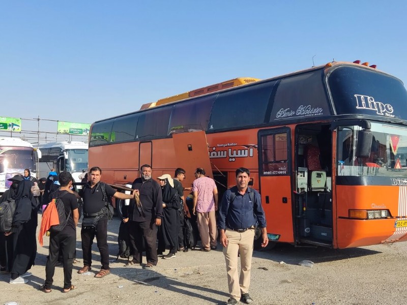 ۱۰ اتوبوس رایگان در مهران برای زائران مستقر شد