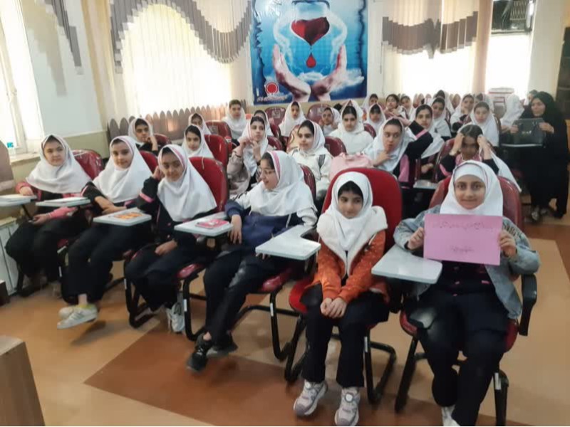 بازدید دانش‌آموزان ایلامی از پایگاه انتقال خون ایلام