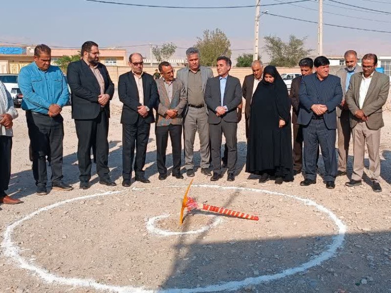 کلنگ احداث زمین چمن مصنوعی چنگوله به زمین خورد