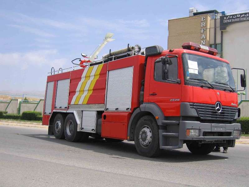 خرید یک دستگاه کامیون آتش‌نشانی توسط شهرداری