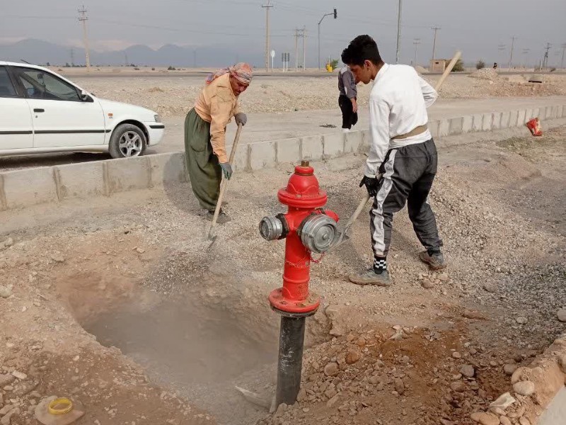 شست‌وشوی مخازن و رفع شکستگی شبکه آب در مهران