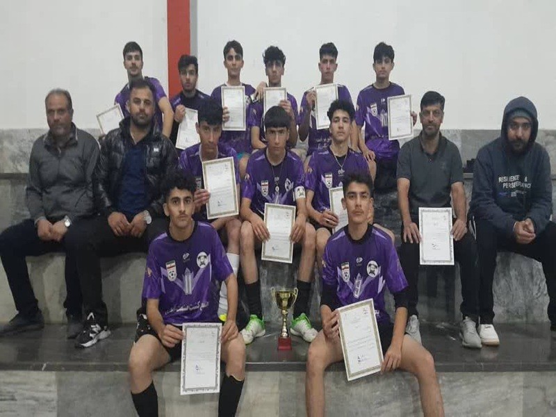 فتح مهران قهرمان مسابقات فوتبال ایلام شد فتح مهران قهرمان مسابقات فوتبال ایلام شد