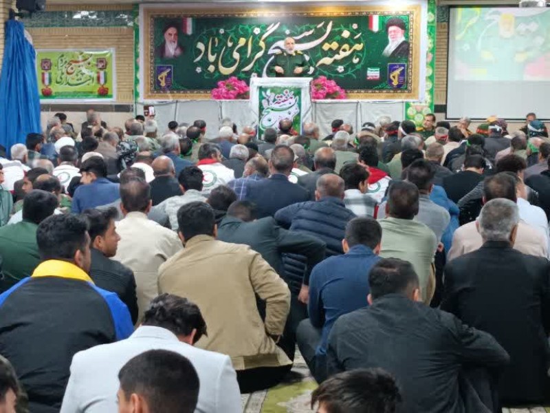 برگزاری همایش باشکوه پنجم آذر در ملکشاهی برگزاری همایش باشکوه پنجم آذر در ملکشاهی