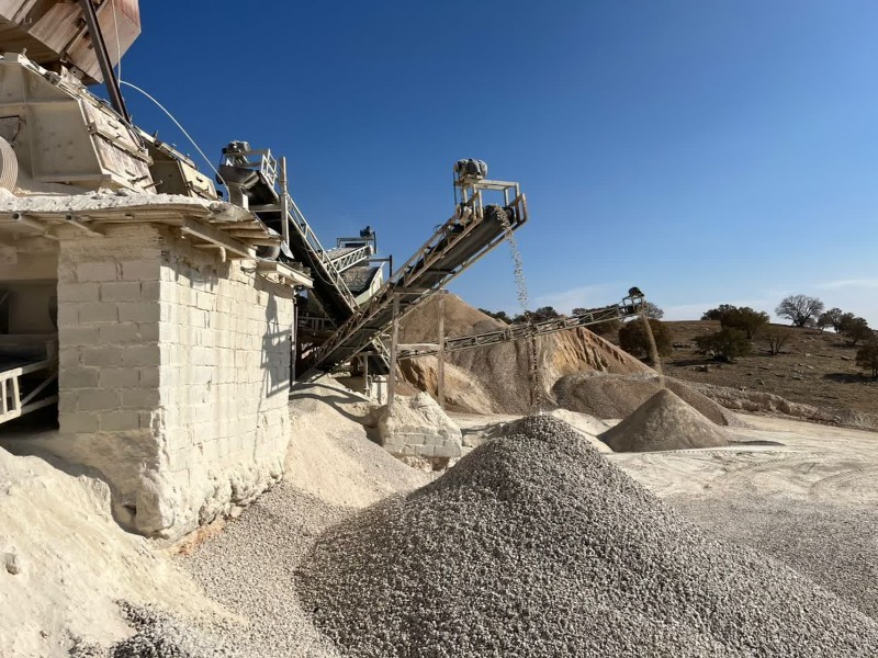 فعالیت‌های کارخانه شن سربله بر مدار قانونی است