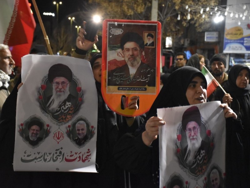 رجزخوانی مرد عراقی در اجتماع شبانه ملکشاهی رجزخوانی مرد عراقی در اجتماع شبانه ملکشاهی