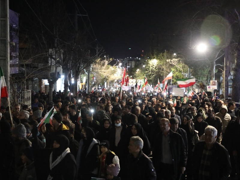 خیابانهایی ایلام که لحظه ای خاموش نمیشوند خیابانهایی ایلام که لحظه ای خاموش نمیشوند