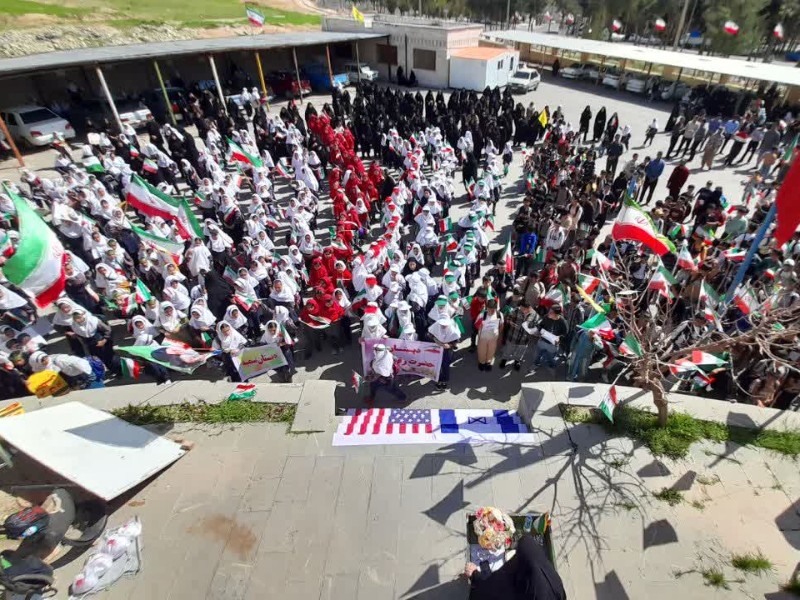 برگزاری آیین گرامیداشت شهدای دانشآموز میناب در ملکشاهی برگزاری آیین گرامیداشت شهدای دانشآموز میناب در ملکشاهی