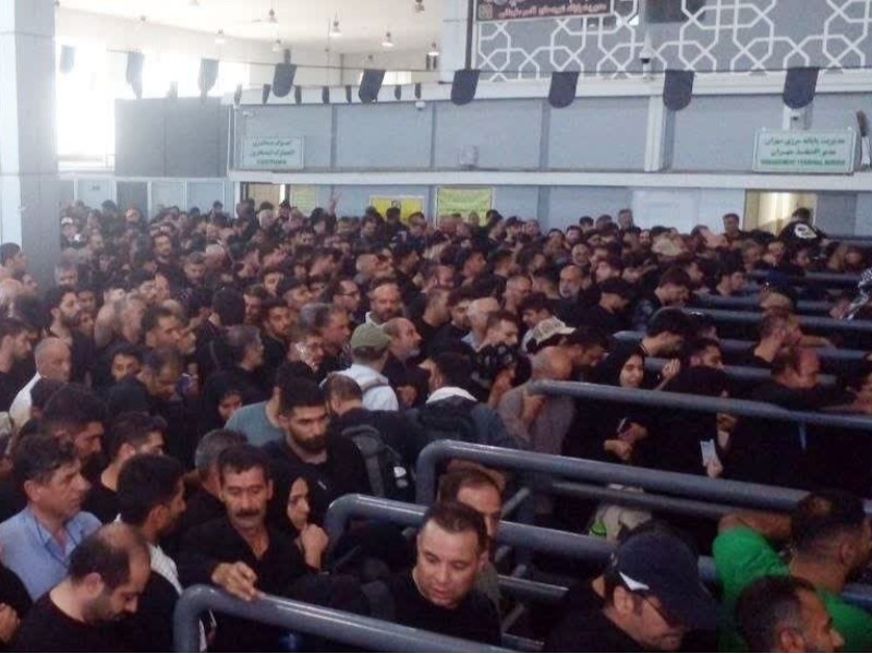 تردد زائران در پایانه مرزی مهران