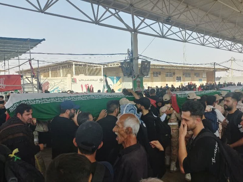برگزاری تشییع پیکر ۵ شهید حمله آمریکا در مهران برگزاری تشییع پیکر ۵ شهید حمله آمریکا در مهران