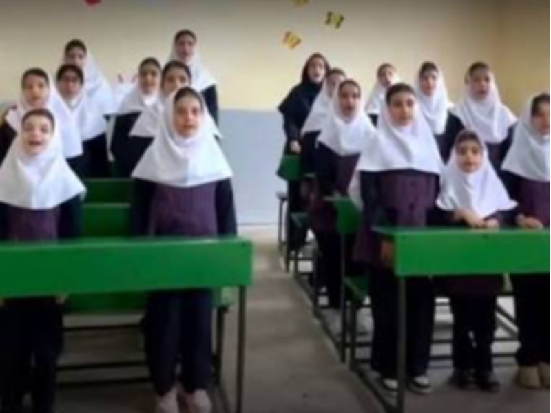 دانشآموزان ایلام به یاد ماکان ایستادند دانشآموزان ایلام به یاد ماکان ایستادند